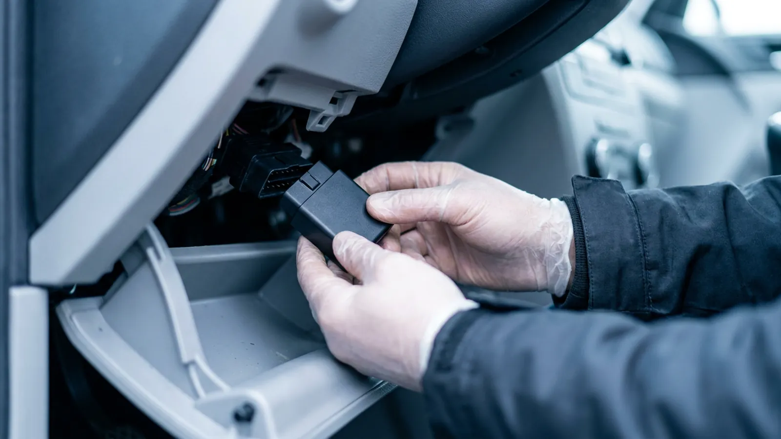 TrackLog GPS-Ortungsgerät mit grüner Status-LED, Produktfoto